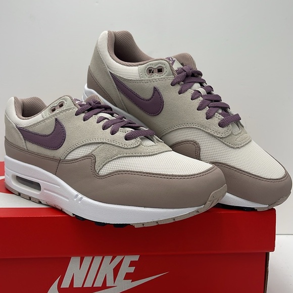 Nike Men’s Nike Air Max 1 SC
Light Bone/Phantom/ Diffused Taupe/Violet Dust - Picture 11 of 14